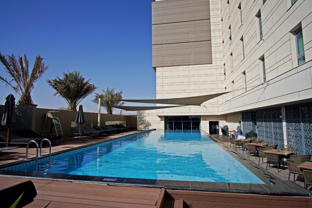Sundus Rotana - Muscat Stopover Hotel - Pool Außenbereich