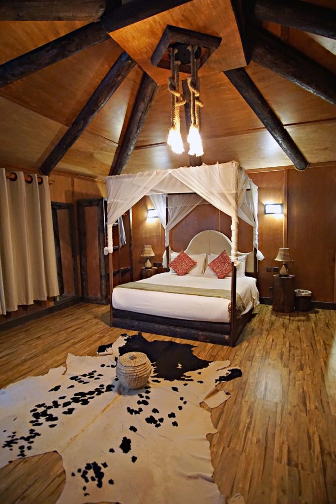 Souly Eco Lodge - Salalah Strandhotel - Bungalow Zimmer Himmelbett